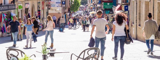 Uncover the Best Shopping - from Luxury to Streetwear