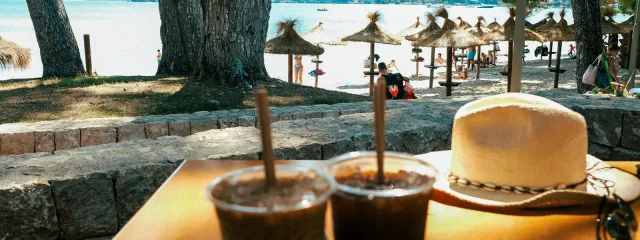 Sombrero para el sol y compañía no deben faltar en unas vacaciones en Mallorca