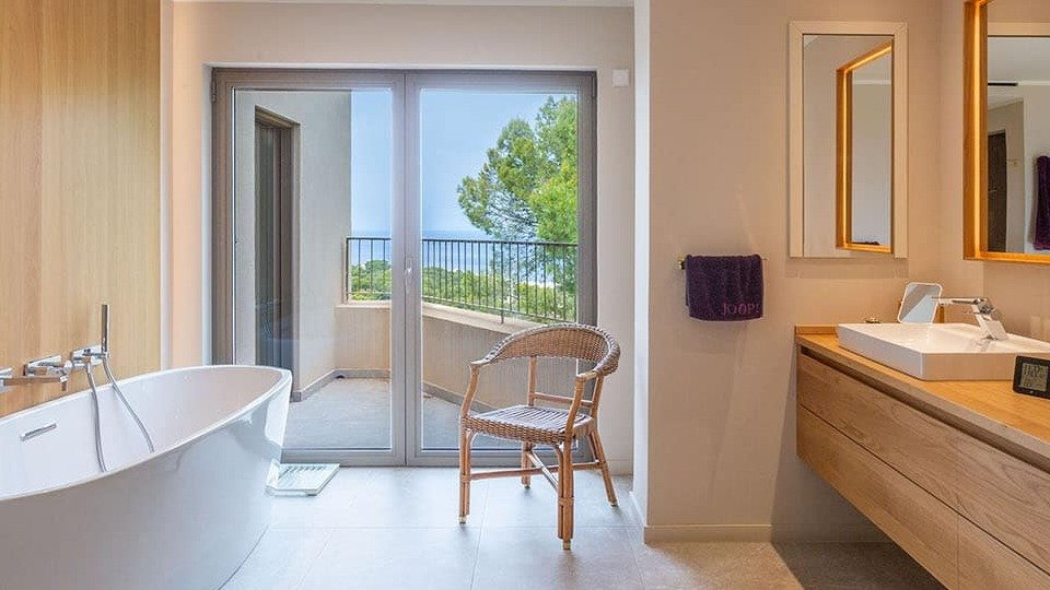 Master Bathroom Villa