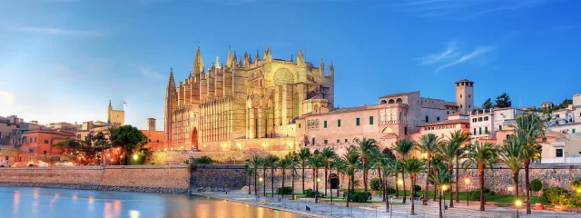 Sehen Sie eine magische Verwandlung in der majestätischen Kathedrale von Palma