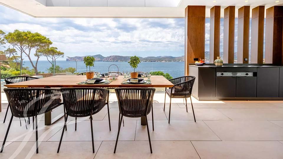 Kitchen and dinning room