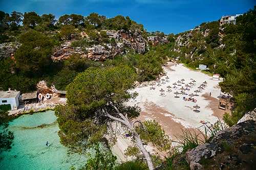Langer sandiger Strand Cala Pi