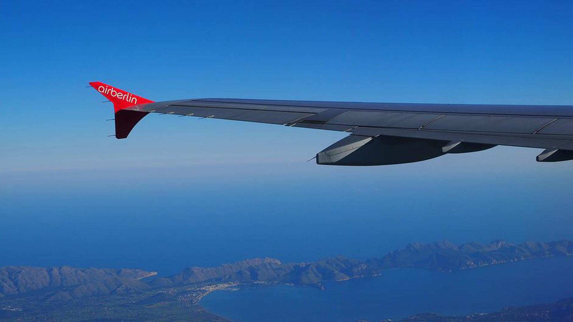 Compensation for flight delays includes not only monetary benefits.